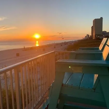 Couples Getaway, Honeymoon Sweet, Perfectly Cozy Beach Front Condo With Kitchen, Pool, Free Parking,Check-In At Door